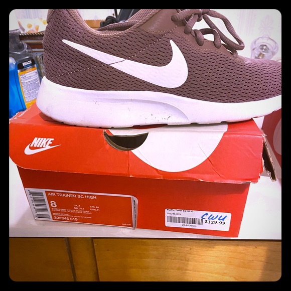 Nike shoes - Picture 1 of 4